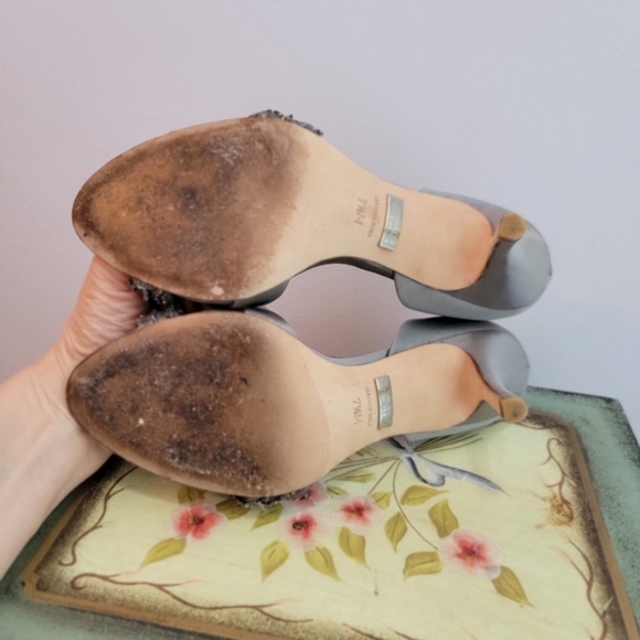 Badgley Mischka Satin and Bead Sandal Pump Size 7 1/2 - Picture 10 of 10